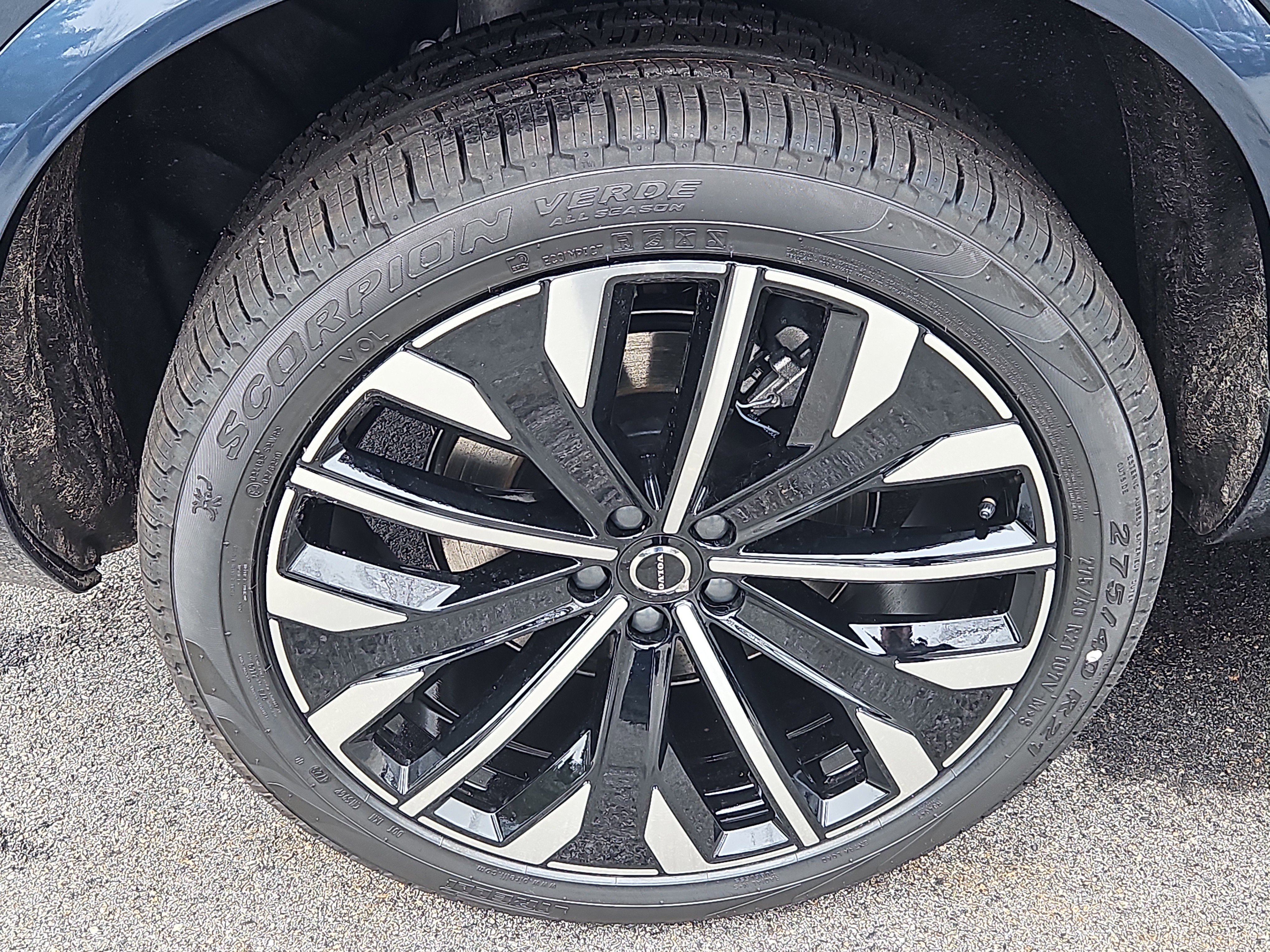 New 2026 Volvo XC90 B5 Plus w/ Protection Package Premier image 19