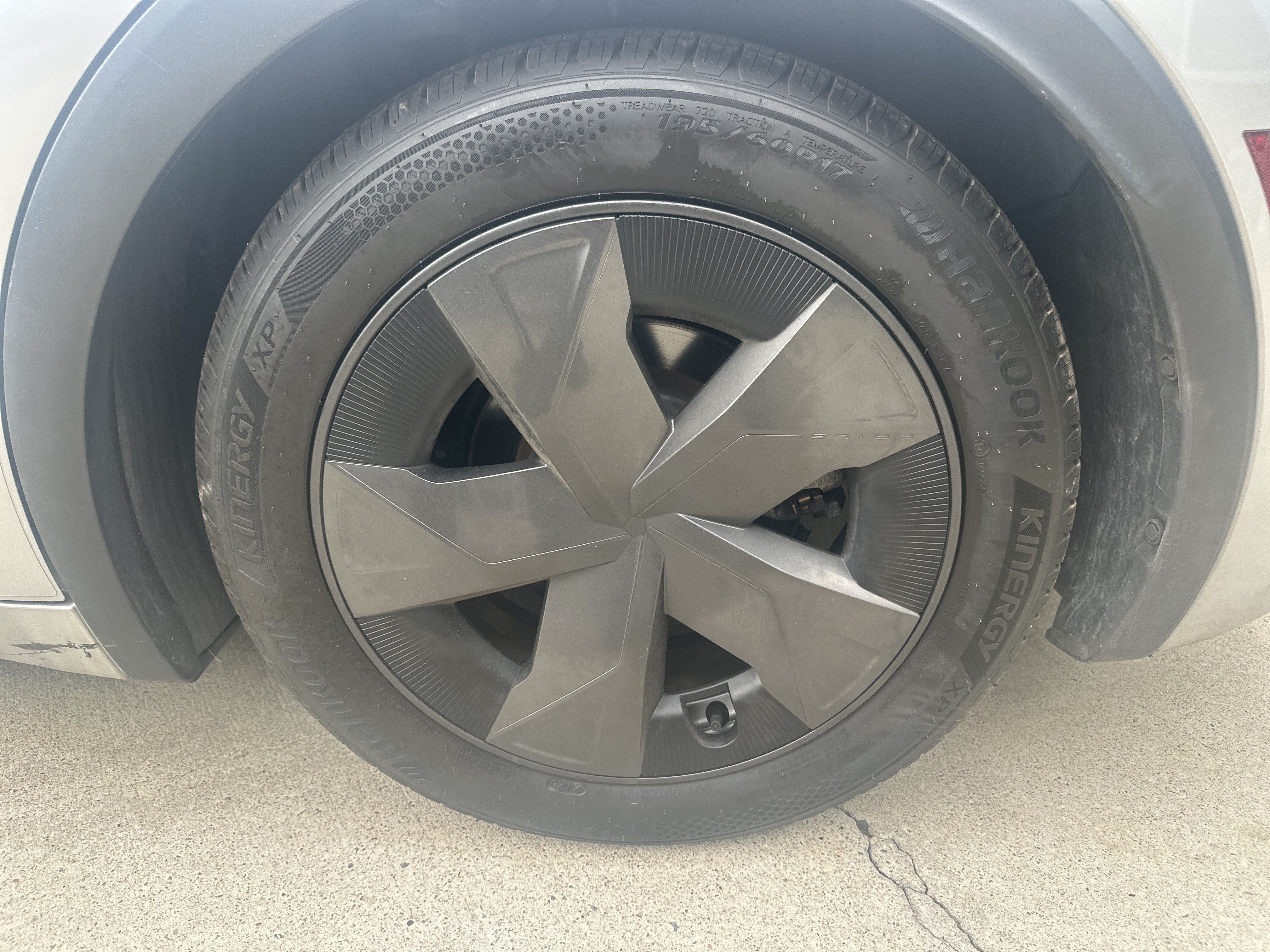 Used 2025 Toyota Prius LE FWD image 31