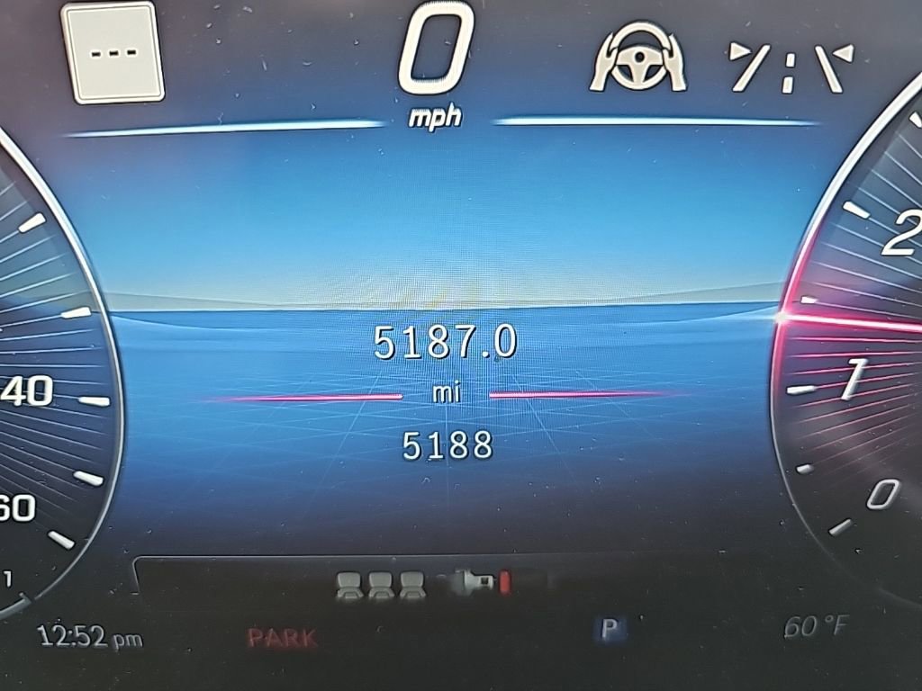 Used 2024 Mercedes-Benz GLC 300 4MATIC image 11