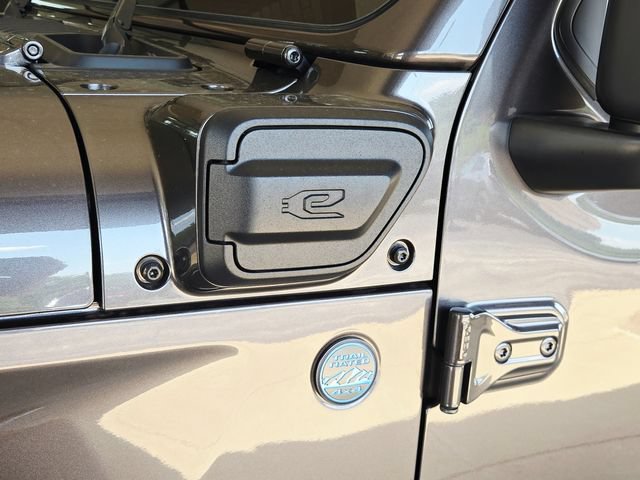 Used 2025 Jeep Wrangler Unlimited Sahara w/ Safety Group AWD/4WD image 25