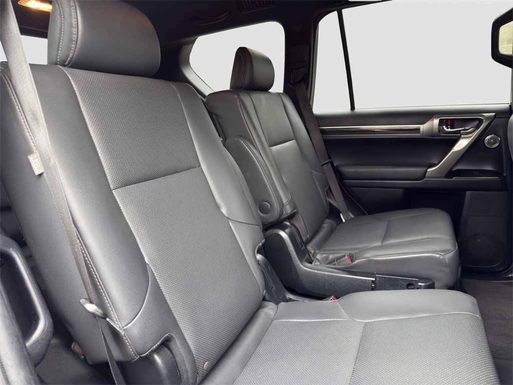 Used 2023 Lexus GX 460 Premium w/ Accessory Package image 18