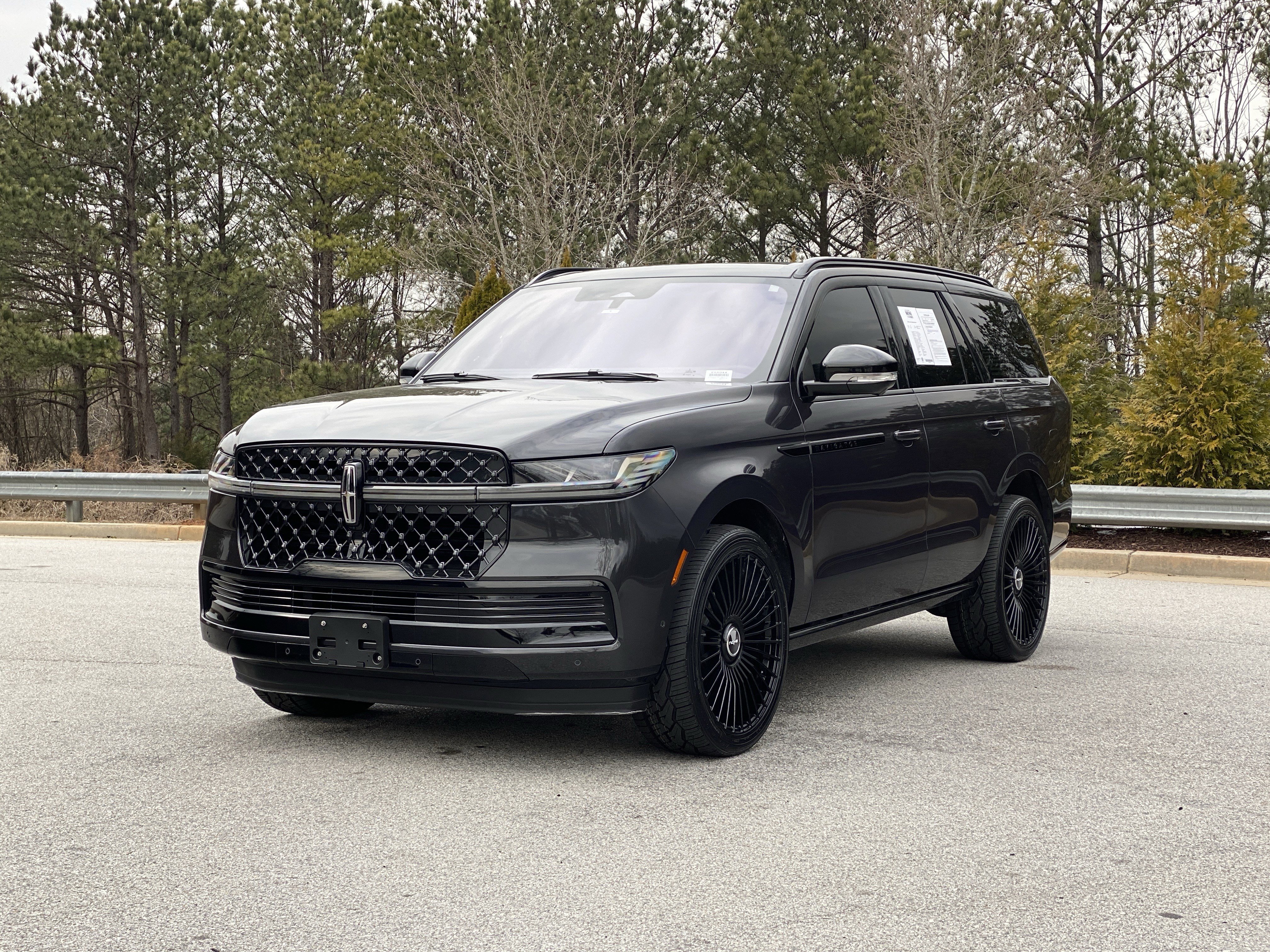 Used 2025 Lincoln Navigator Reserve w/ Jet Appearance Package image 13