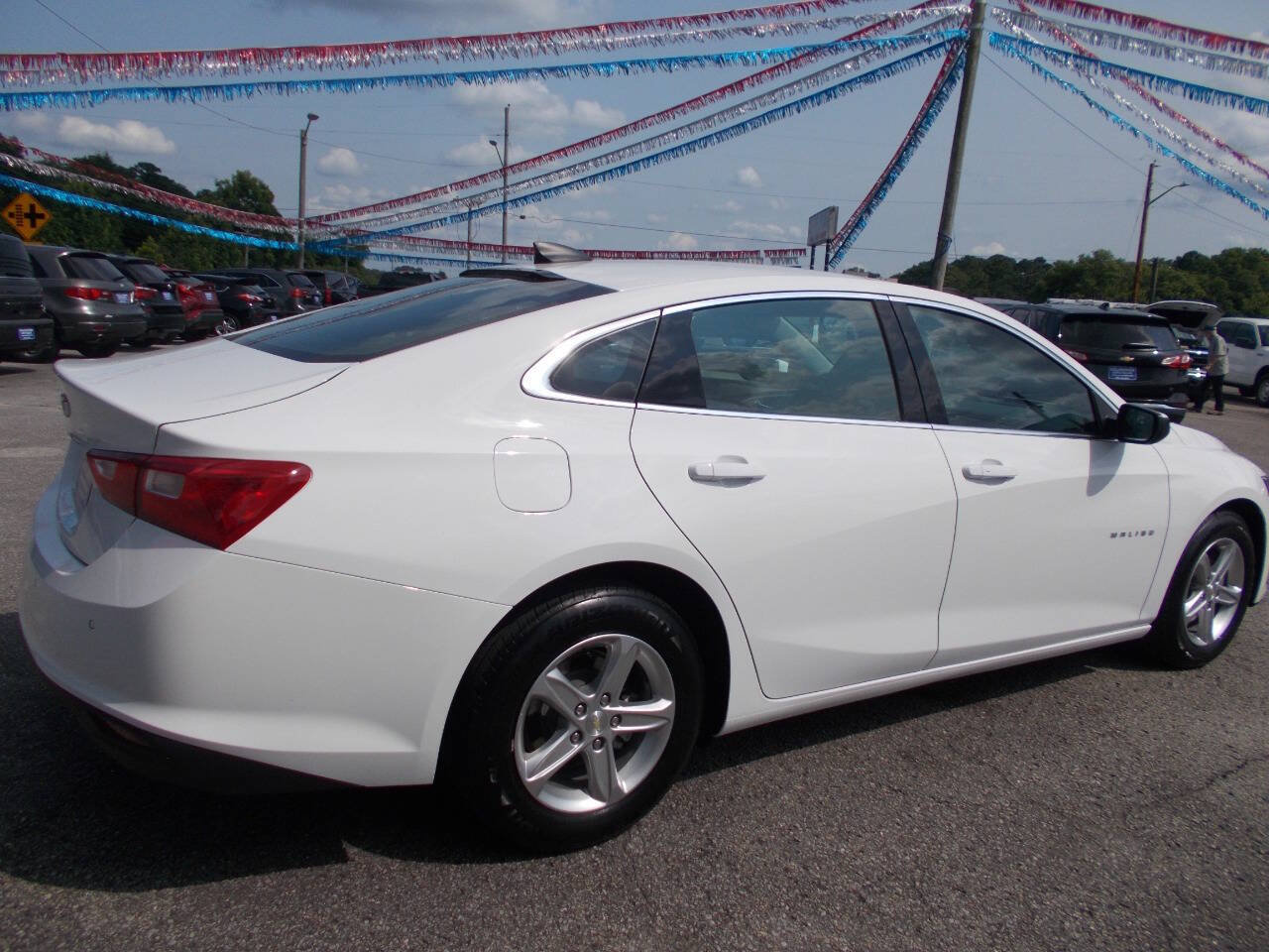 Used 2022 Chevrolet Malibu LS w/ Driver Confidence Package II FWD image 3