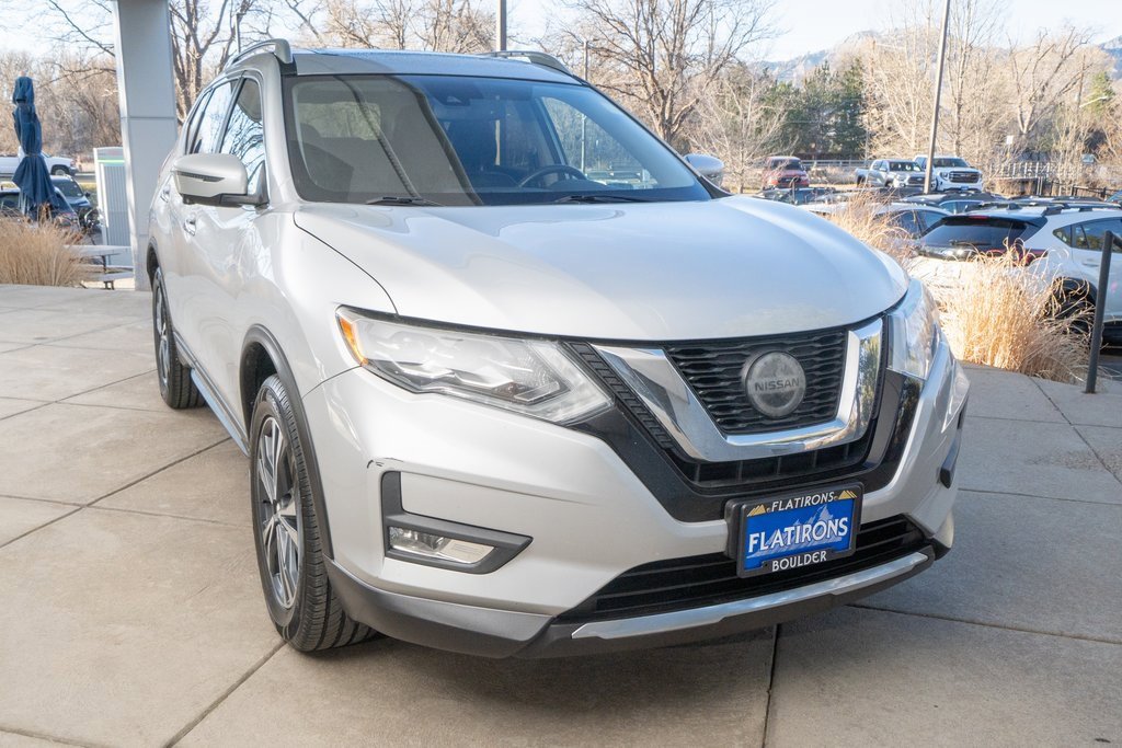 Used 2018 Nissan Rogue SL w/ Premium Package image 2