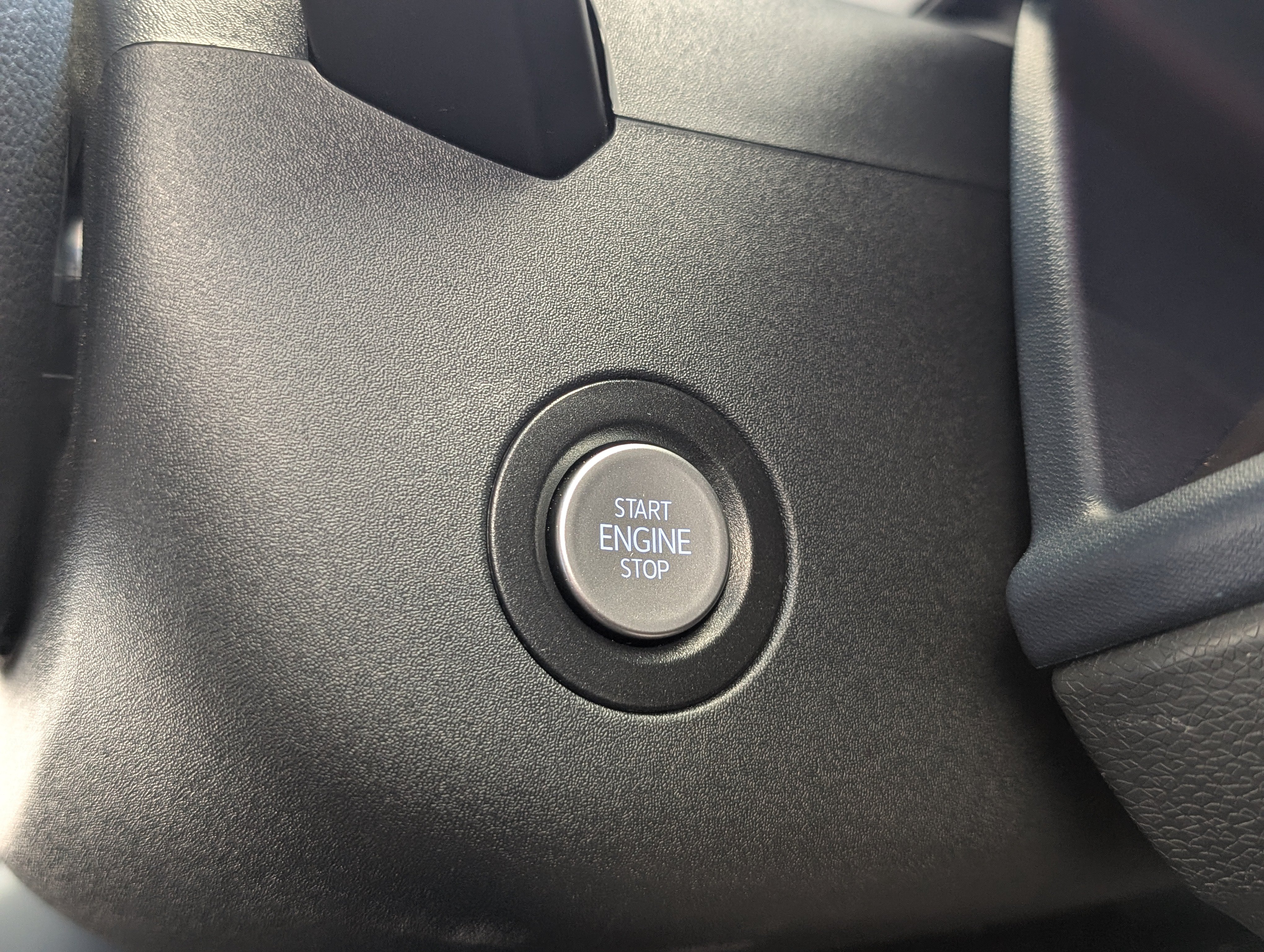 Used 2025 Volkswagen ID. Buzz Pro S Plus RWD image 37