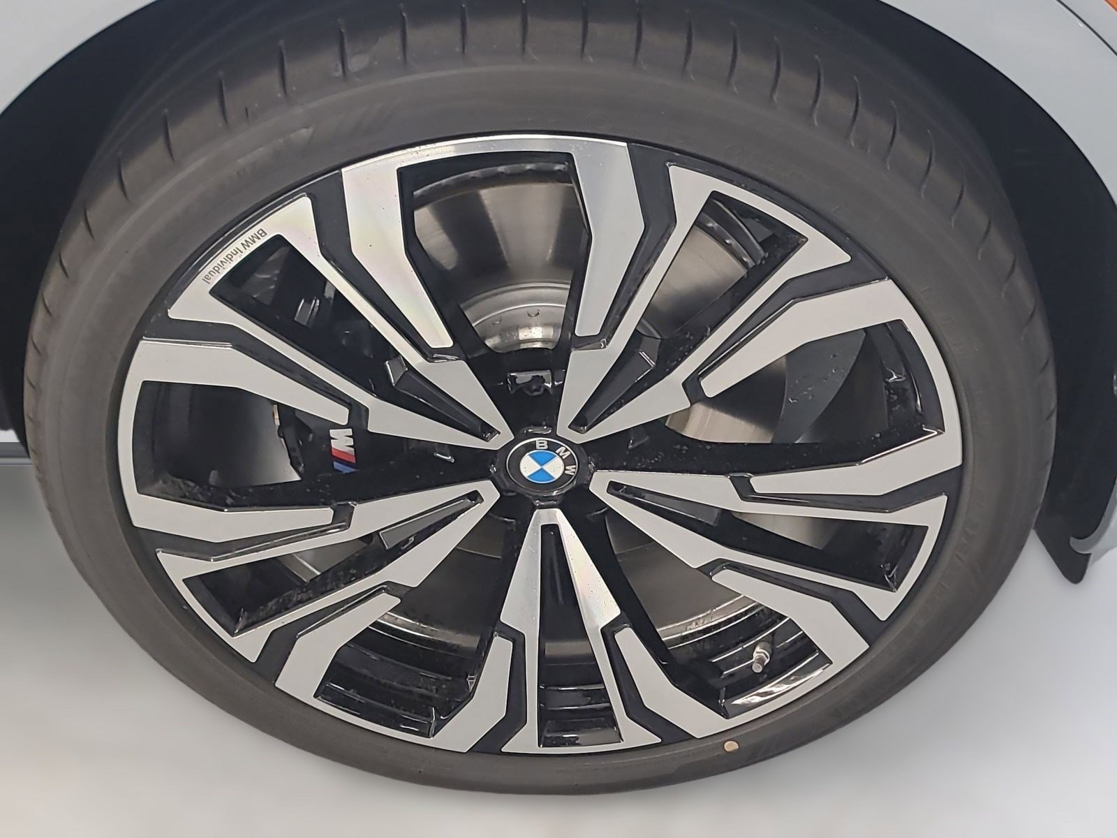 New 2026 BMW X7 M60i image 3