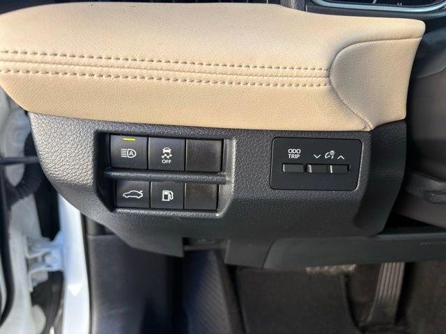 Used 2021 Toyota Avalon XLE image 23