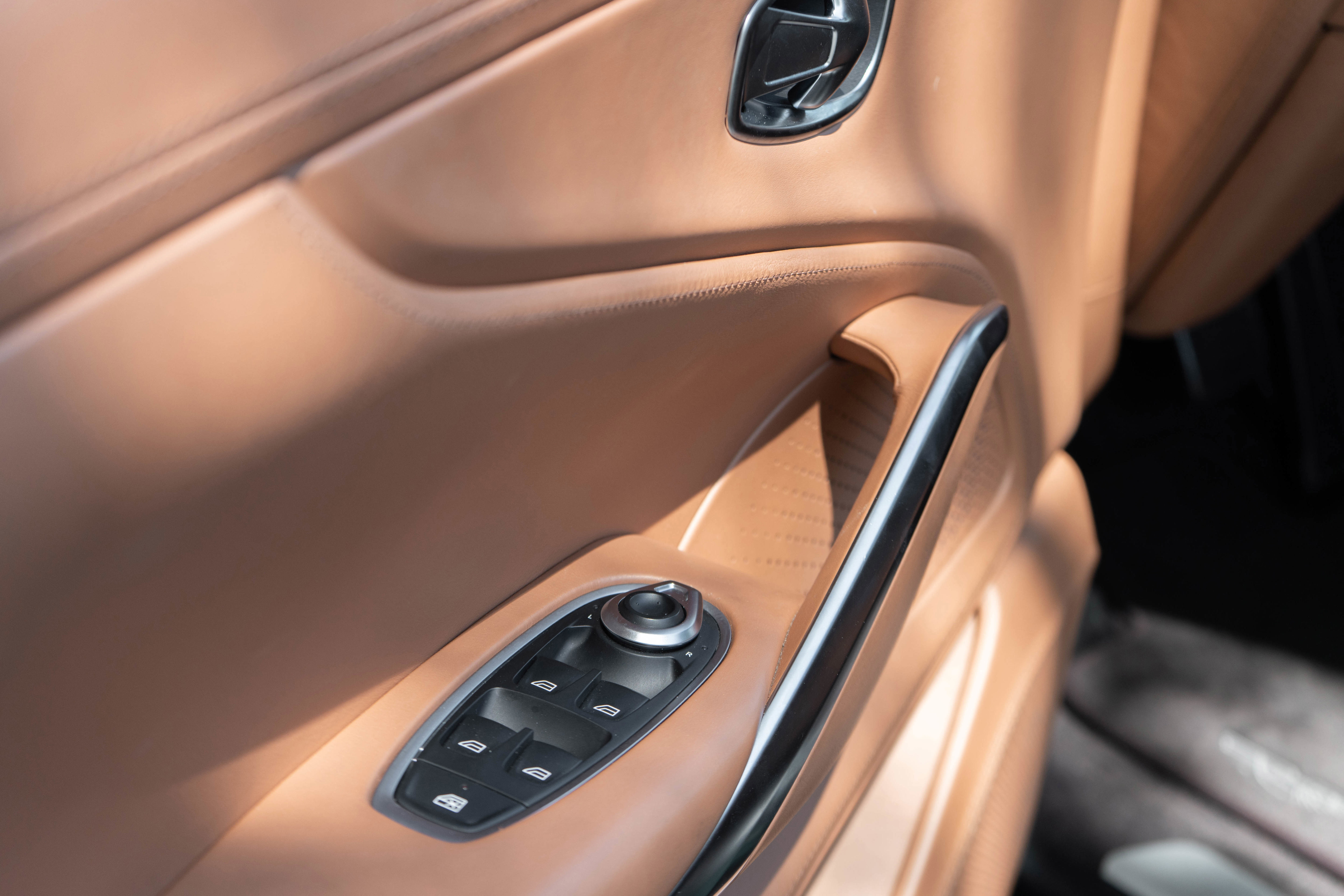 Used 2021 Aston Martin DBX AWD/4WD image 15
