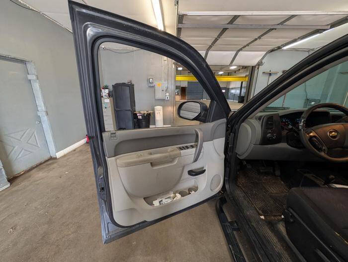 Used 2011 Chevrolet Silverado 1500 W/T w/ LS Package AWD/4WD image 22