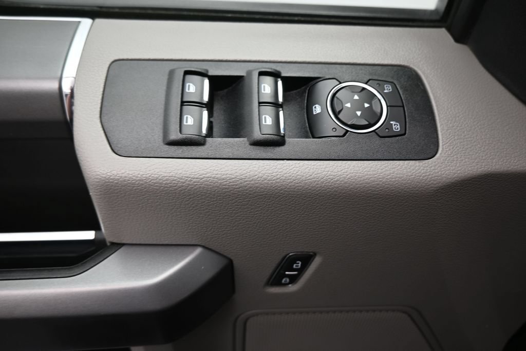 Used 2019 Ford F150 XLT w/ Equipment Group 302A Luxury AWD/4WD image 11