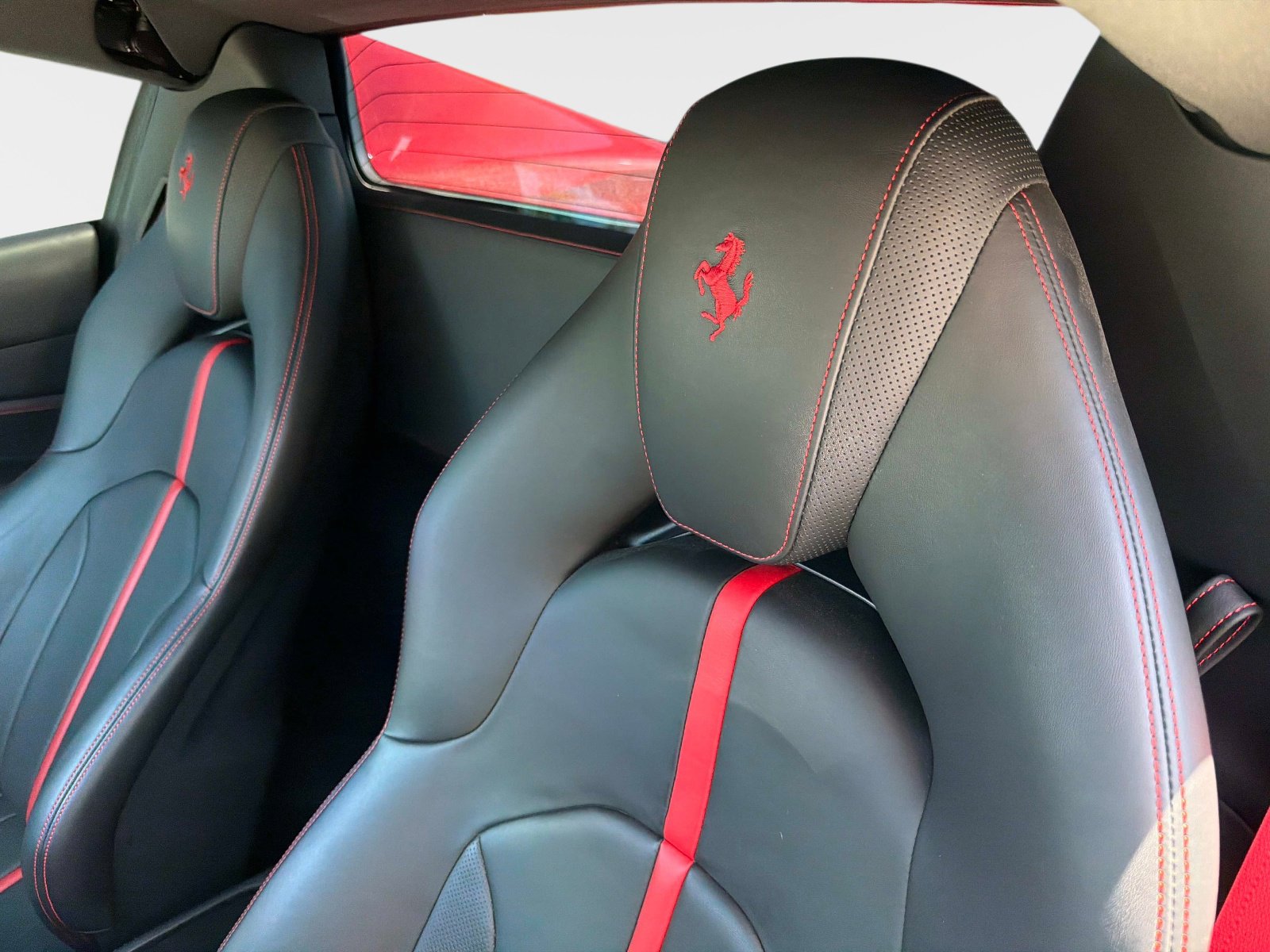 Used 2021 Ferrari F8 Tributo image 31