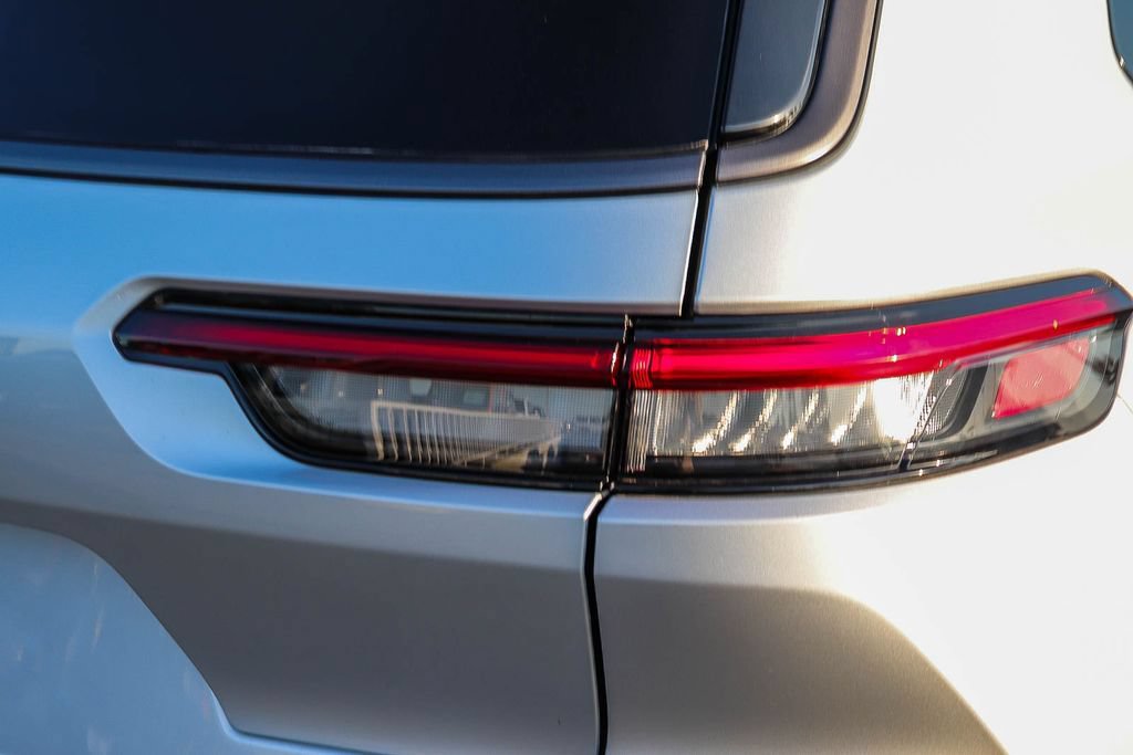 New 2026 Jeep Grand Cherokee L Limited AWD/4WD image 10