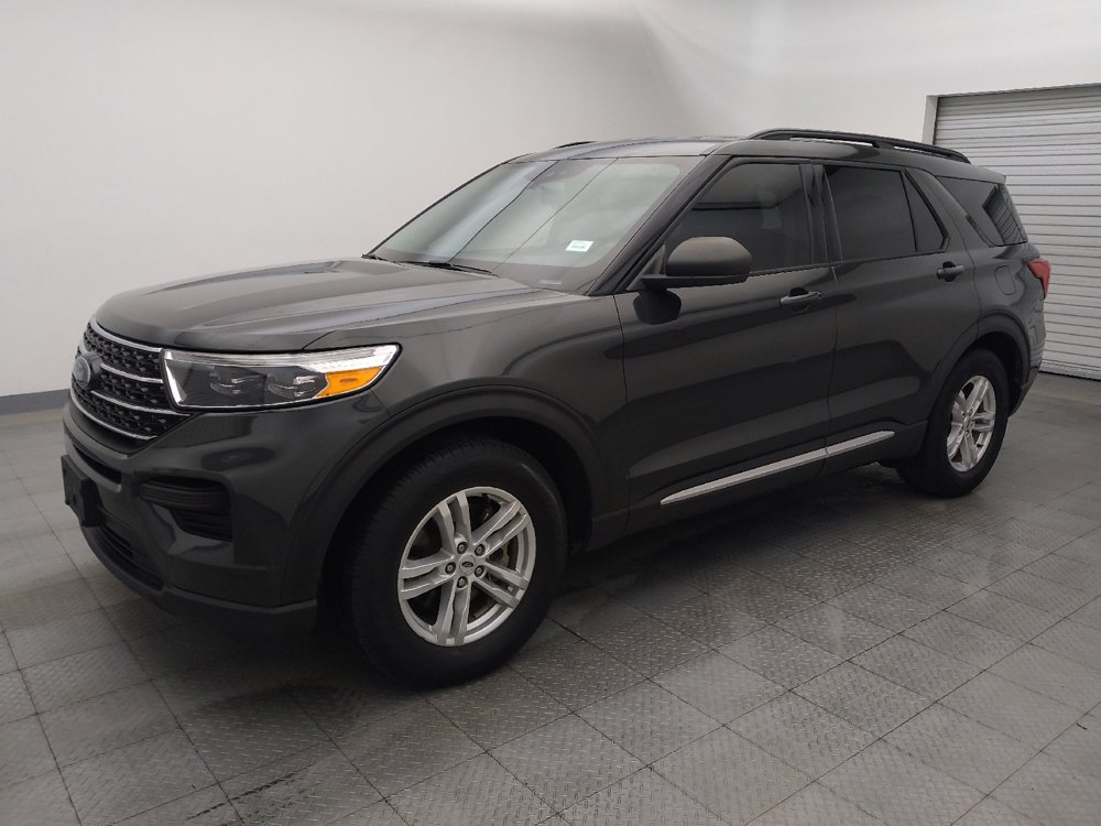 Used 2021 Ford Explorer XLT image 2