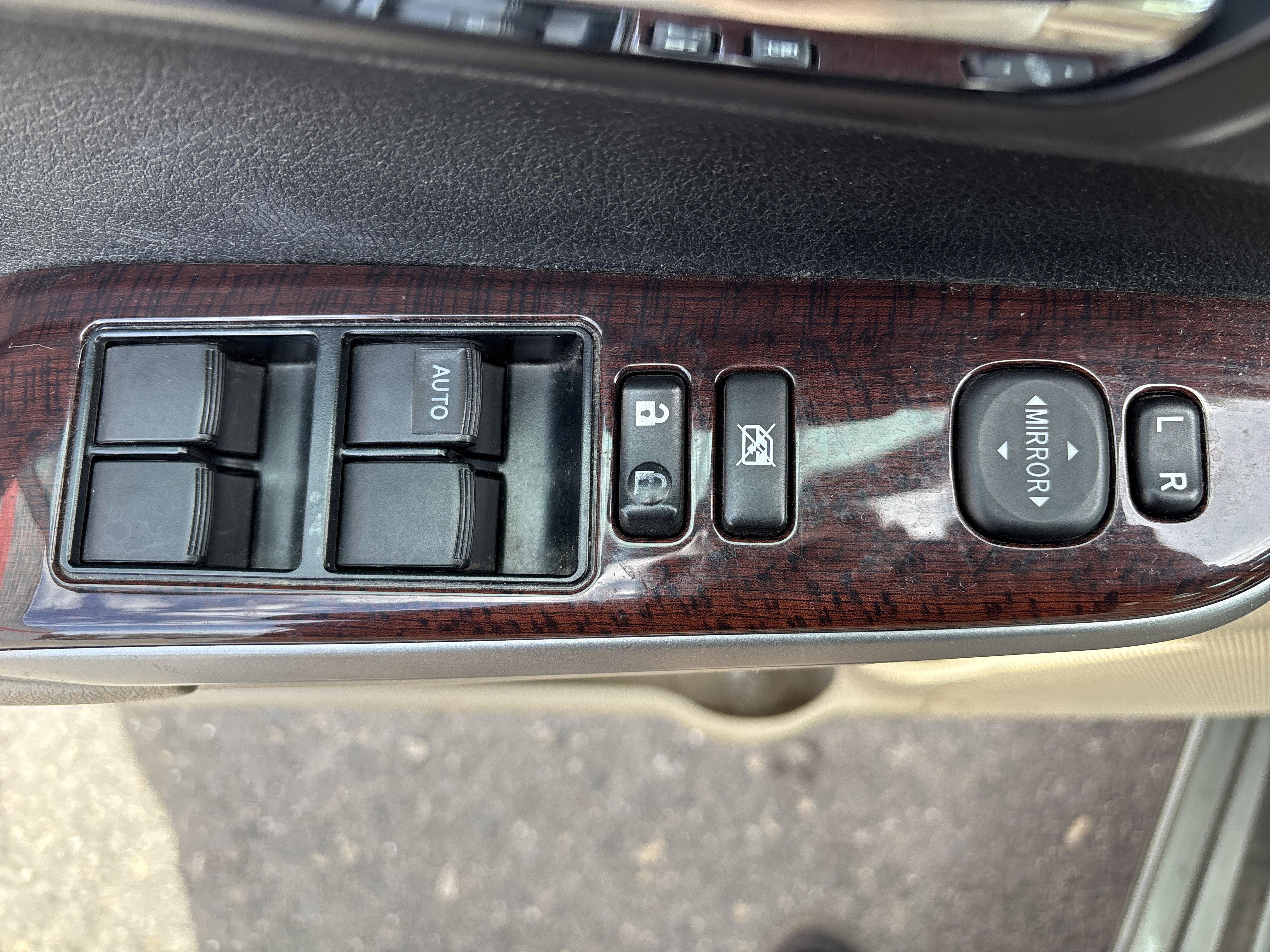 Used 2013 Toyota Camry XLE w/ Convenience Pkg image 16