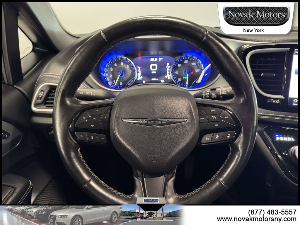 Used 2021 Chrysler Pacifica Touring-L w/ S Appearance Package AWD/4WD image 16