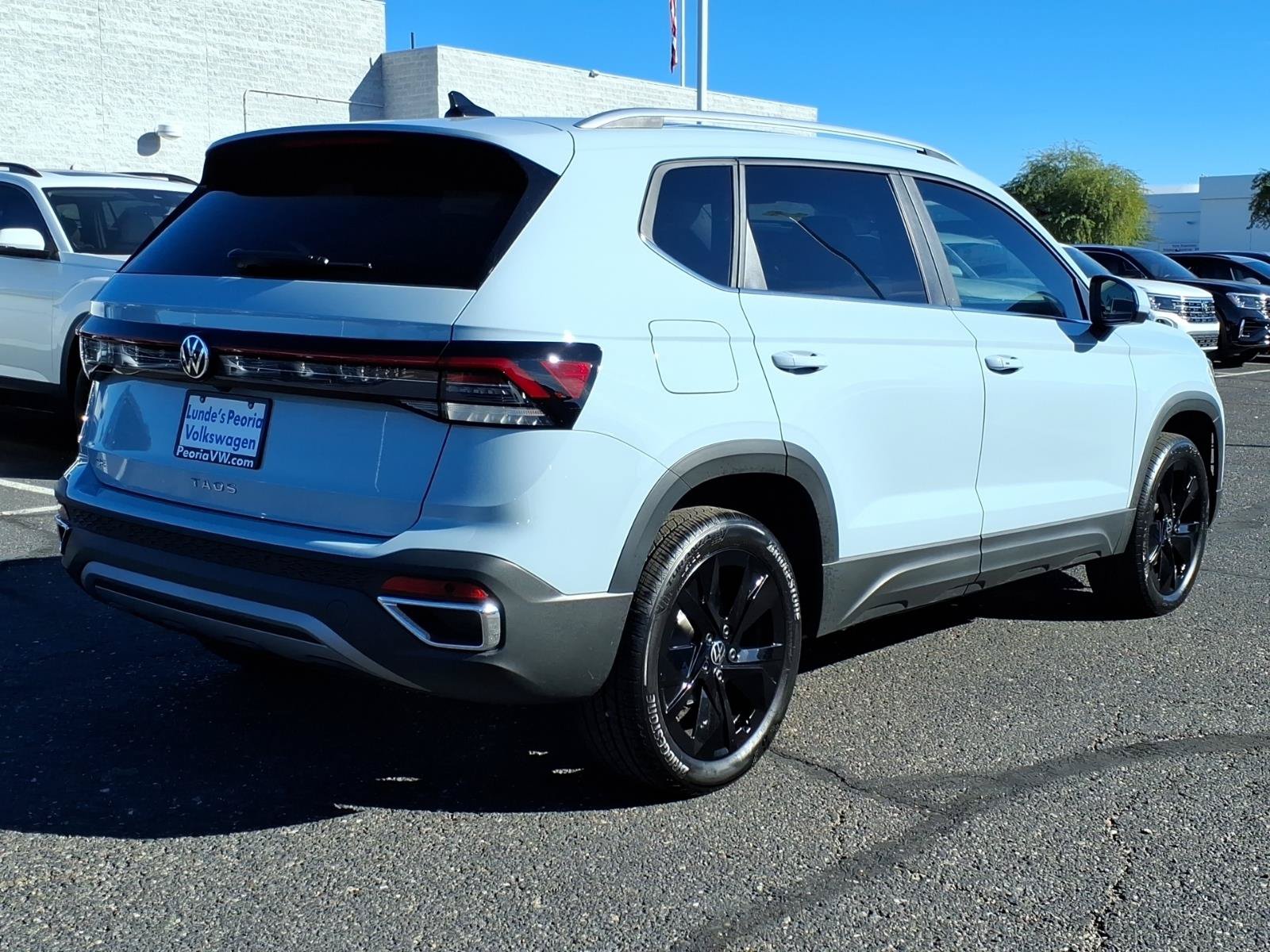 New 2026 Volkswagen Taos SE FWD image 5