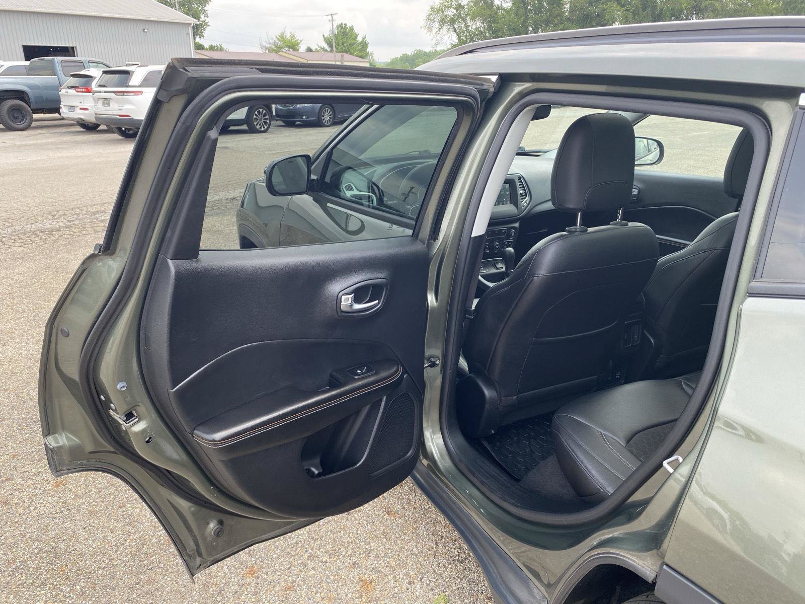 Used 2018 Jeep Compass Latitude w/ Popular Equipment Group FWD image 25