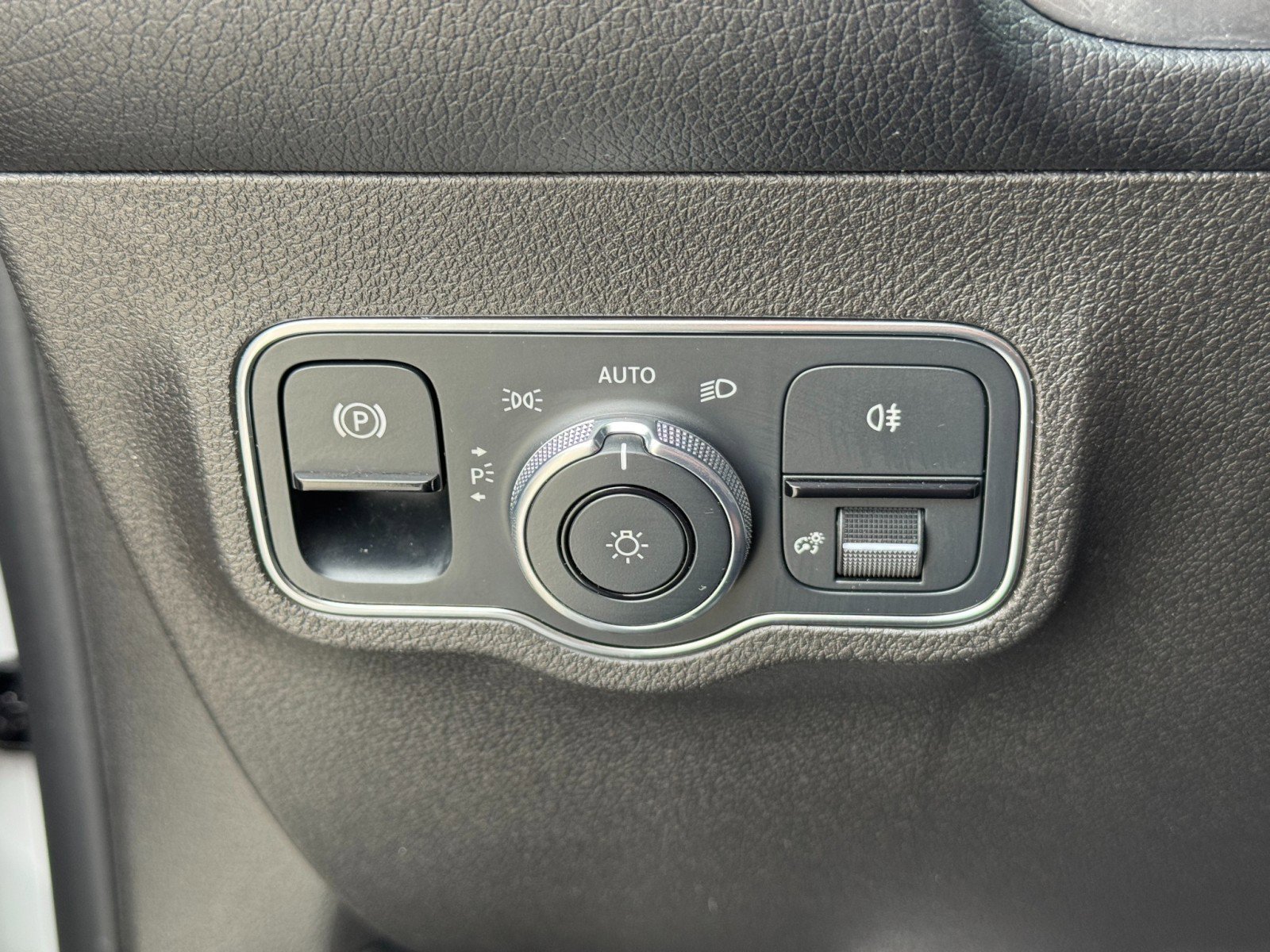 Used 2021 Mercedes-Benz GLB 250 w/ AMG Line image 17