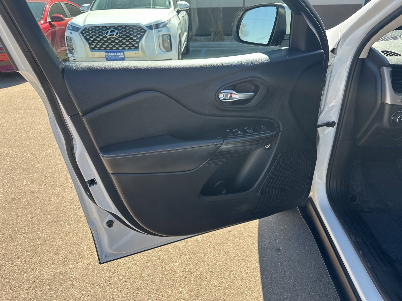 Used 2014 Jeep Cherokee Limited w/ Trailer Tow Group image 17