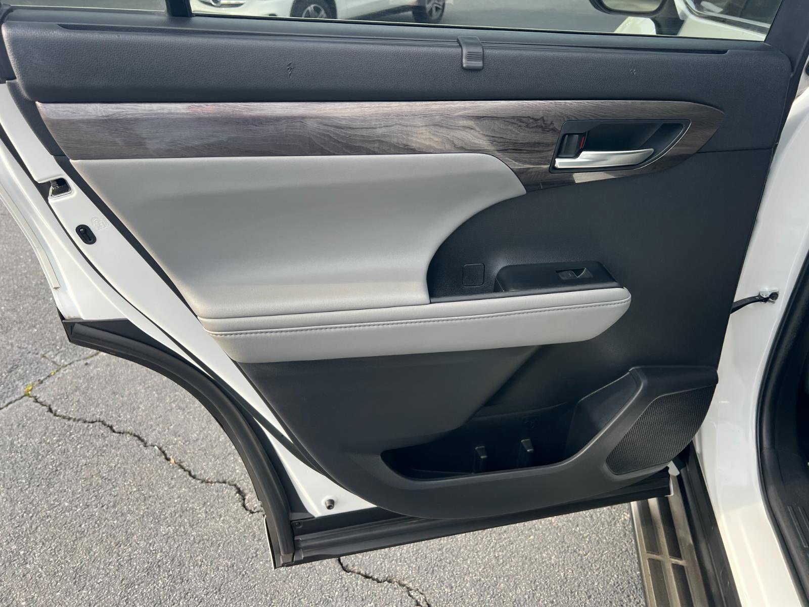Used 2022 Toyota Highlander Platinum image 18