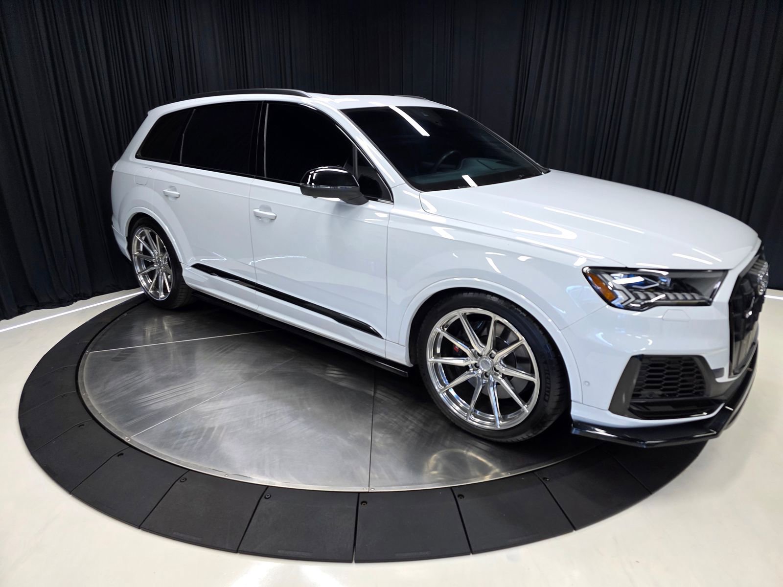 Used 2020 Audi SQ7 Prestige w/ Prestige Package AWD/4WD image 15