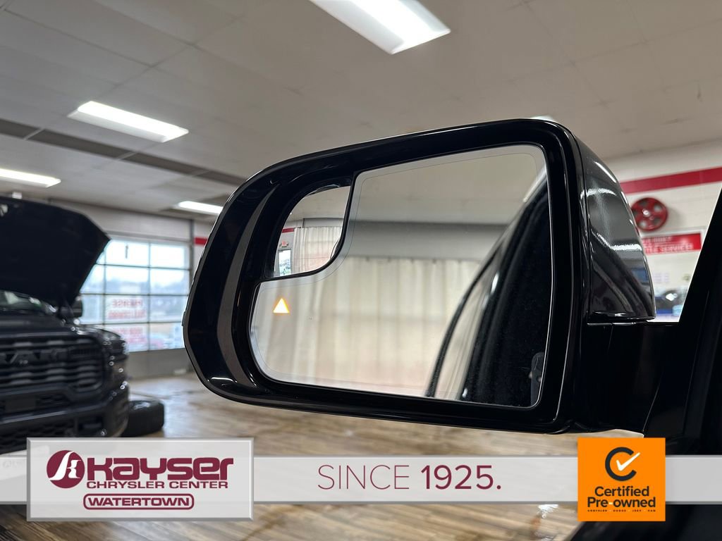 Certified 2024 Jeep Wagoneer Series III AWD/4WD image 9