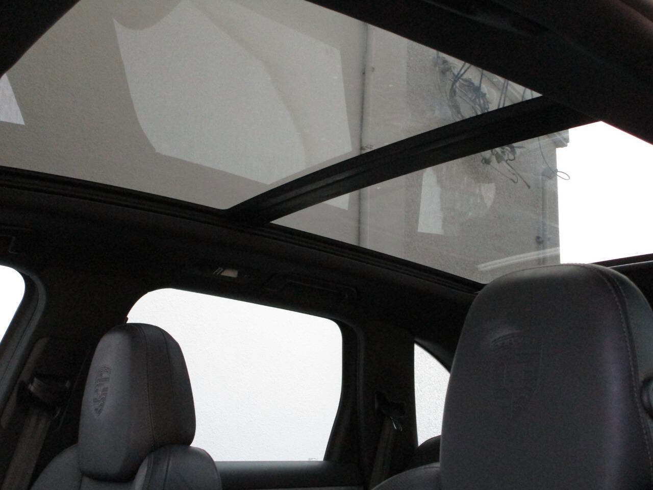 Used 2014 Porsche Cayenne Diesel Platinum Edition image 23