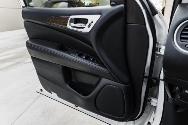 Used 2019 Nissan Pathfinder Platinum image 19