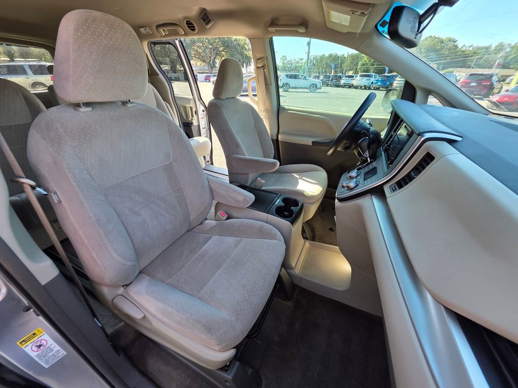 Used 2015 Toyota Sienna LE image 14