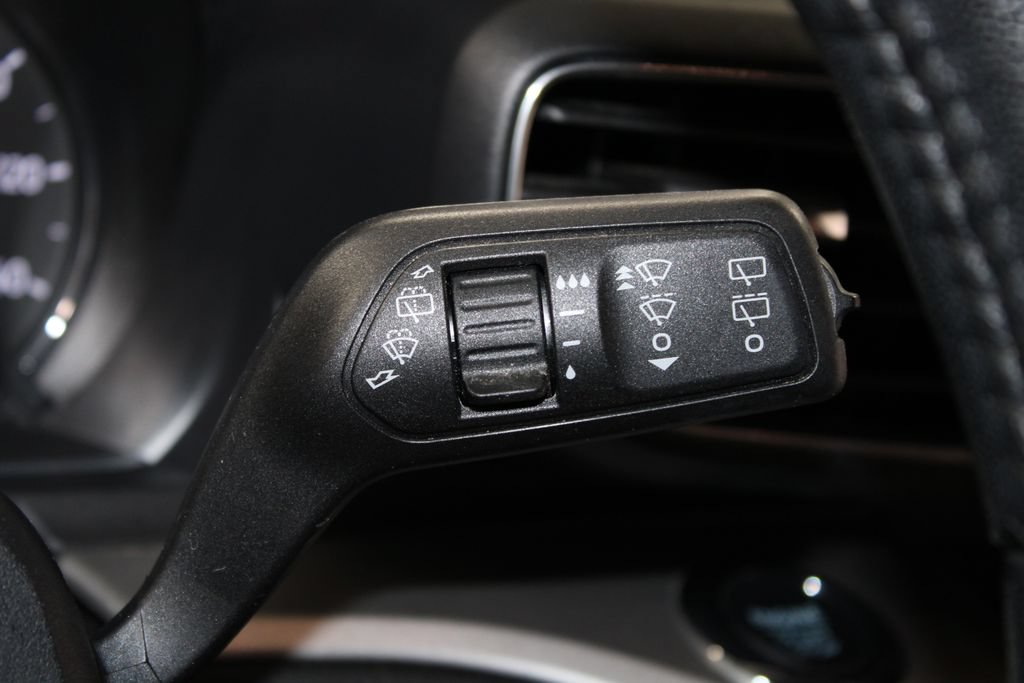 Used 2022 Ford Explorer XLT w/ Equipment Group 202A AWD/4WD image 41