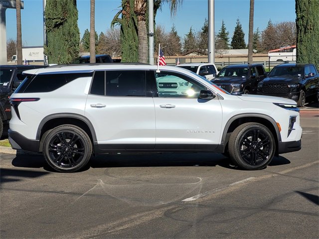 New 2026 Chevrolet Traverse LT image 3