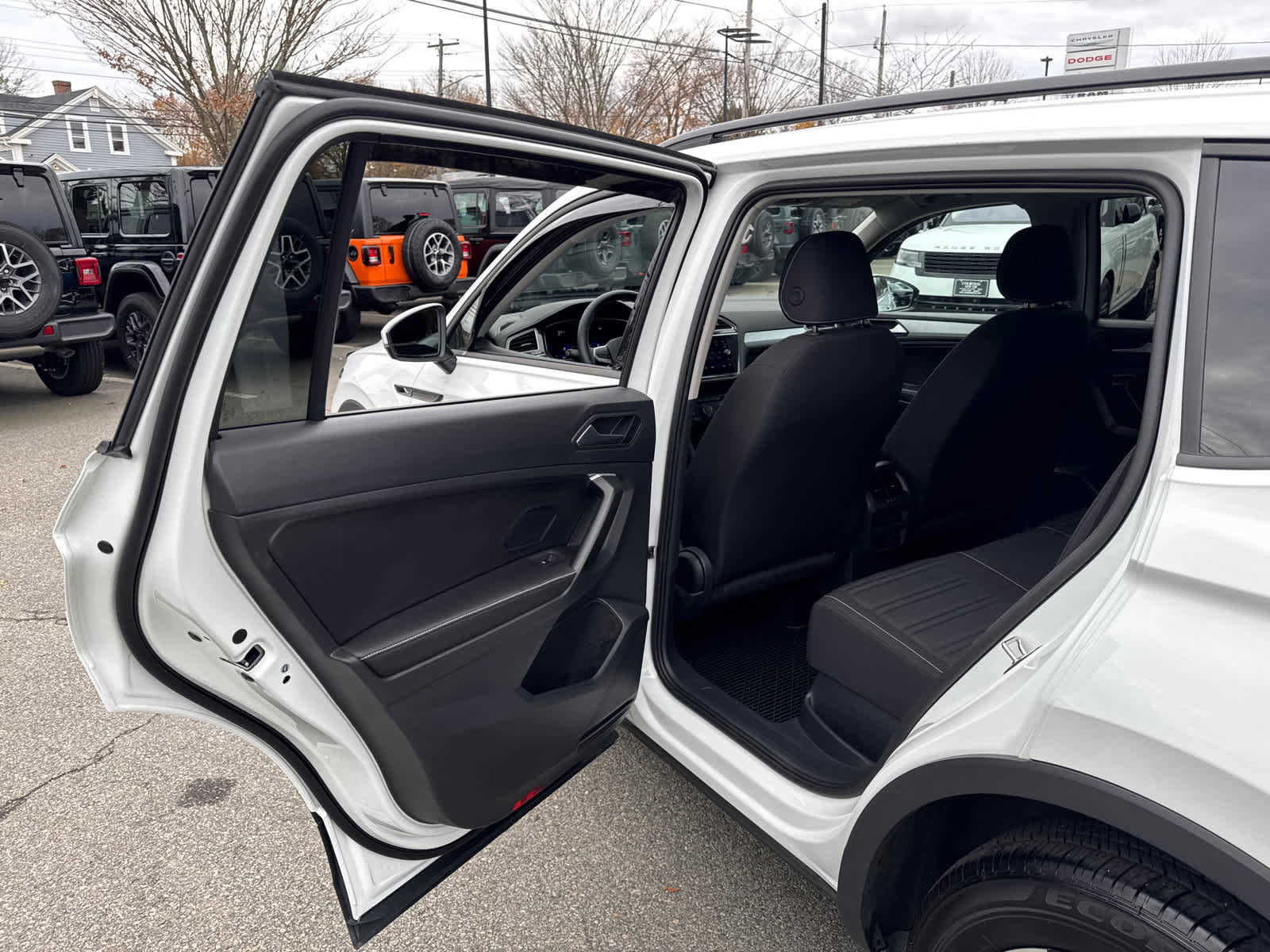 Used 2024 Volkswagen Tiguan S image 30