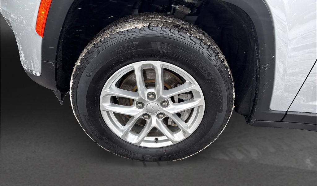 Used 2025 Jeep Grand Cherokee L Laredo w/ Luxury Tech Group I image 12