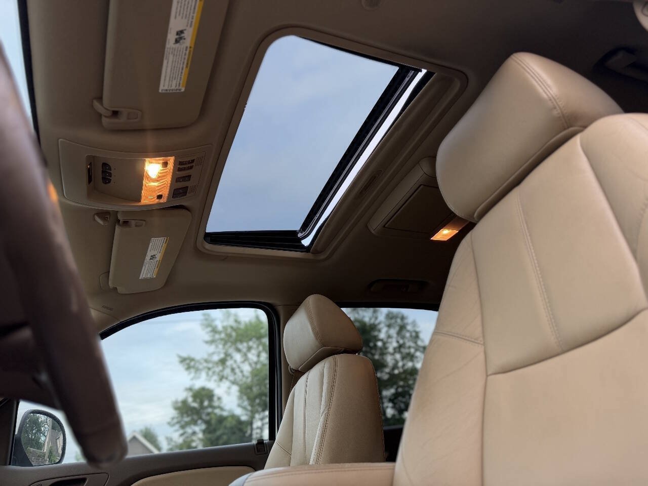 Used 2009 Chevrolet Suburban LT w/ Luxury Package RWD image 13