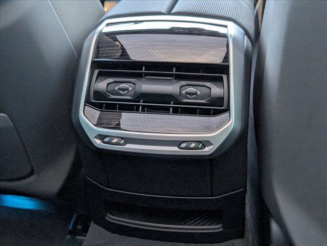 Used 2025 BMW 760i xDrive w/ Executive Package AWD/4WD image 18