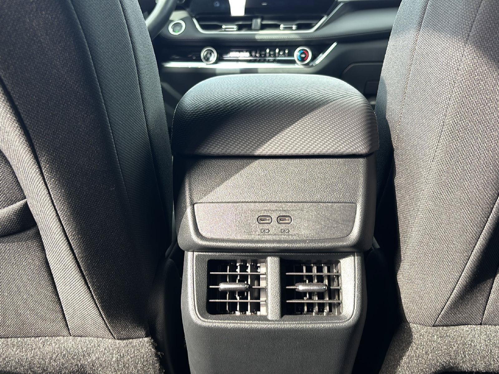 Used 2026 Chevrolet Equinox LT AWD/4WD image 24