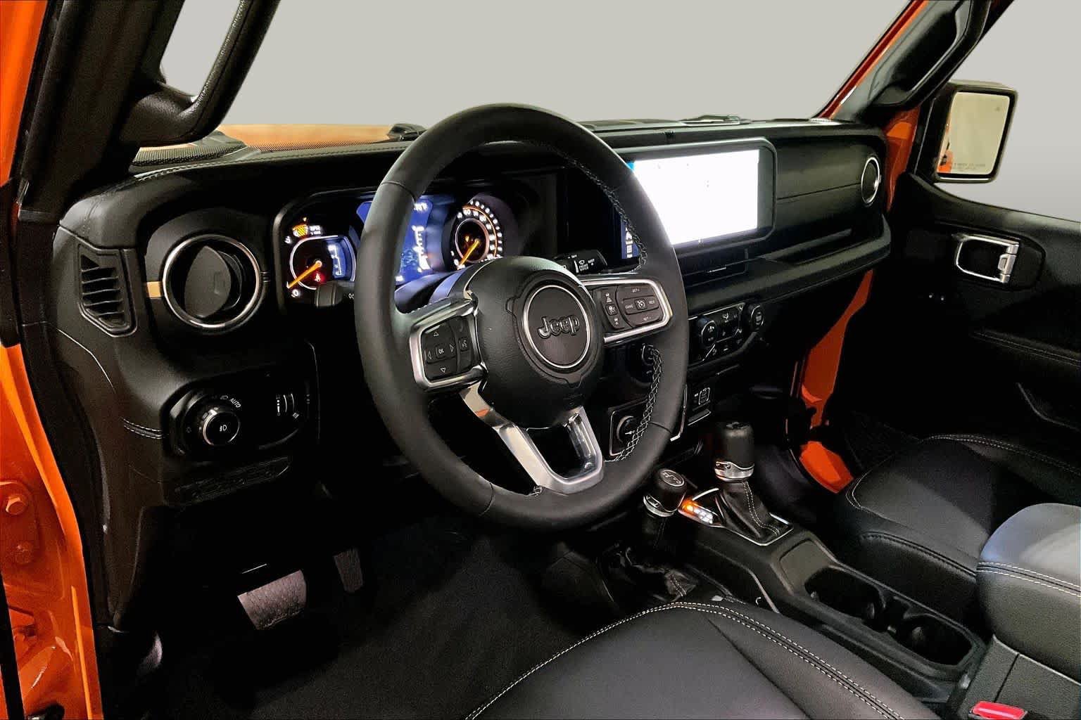 Used 2025 Jeep Wrangler Unlimited Sahara AWD/4WD image 16