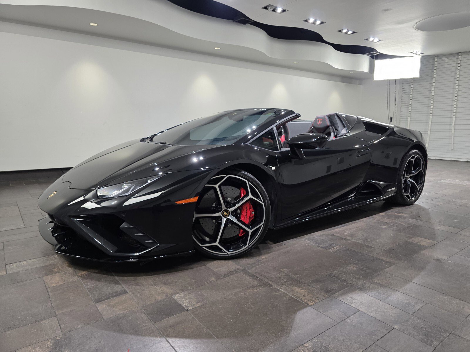 Used 2022 Lamborghini Huracan EVO RWD image 1