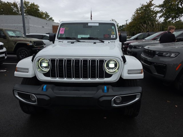 Used 2024 Jeep Wrangler Unlimited Sahara w/ Technology Group AWD/4WD image 2