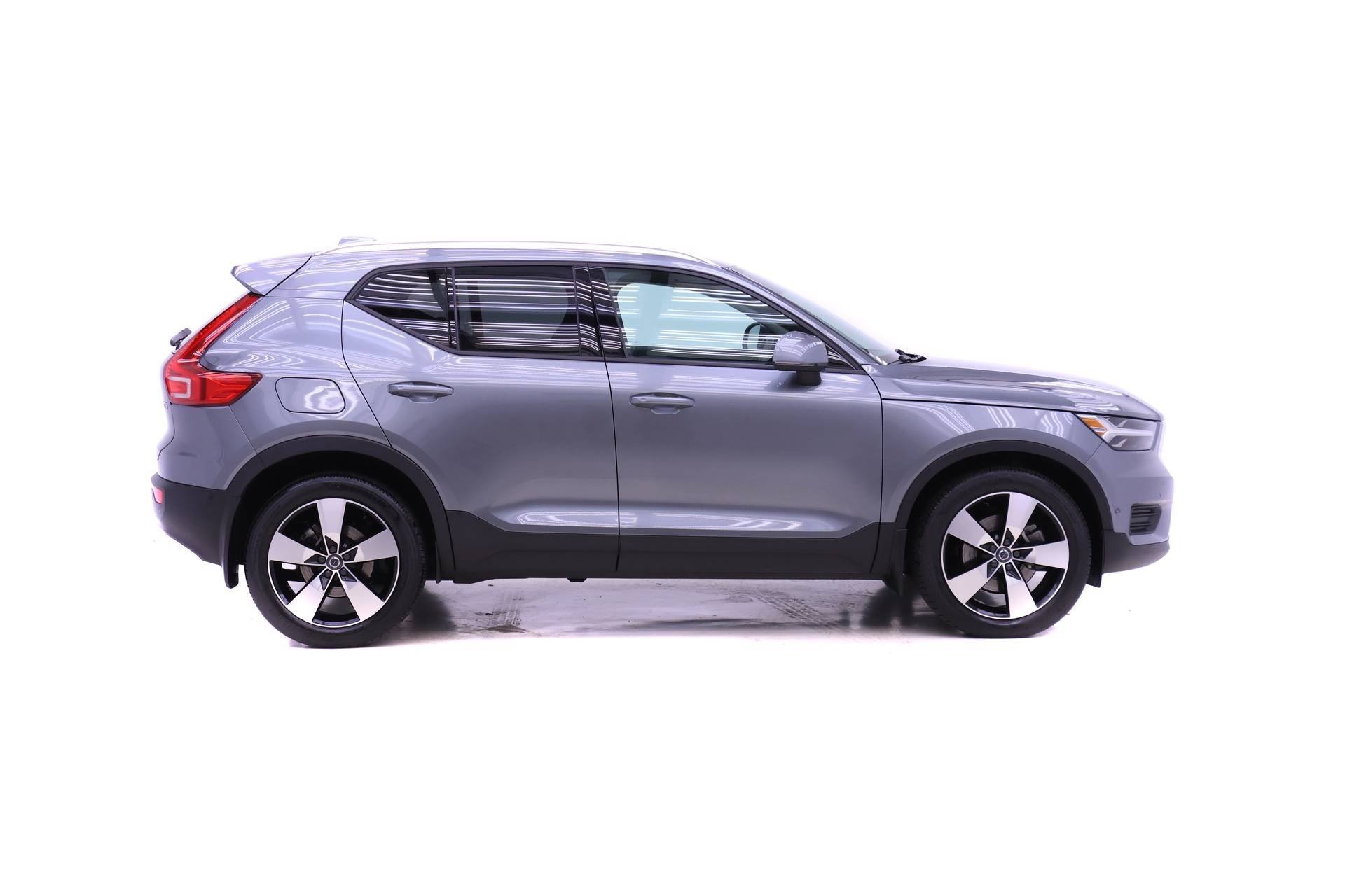 Used 2019 Volvo XC40 T5 Momentum image 4