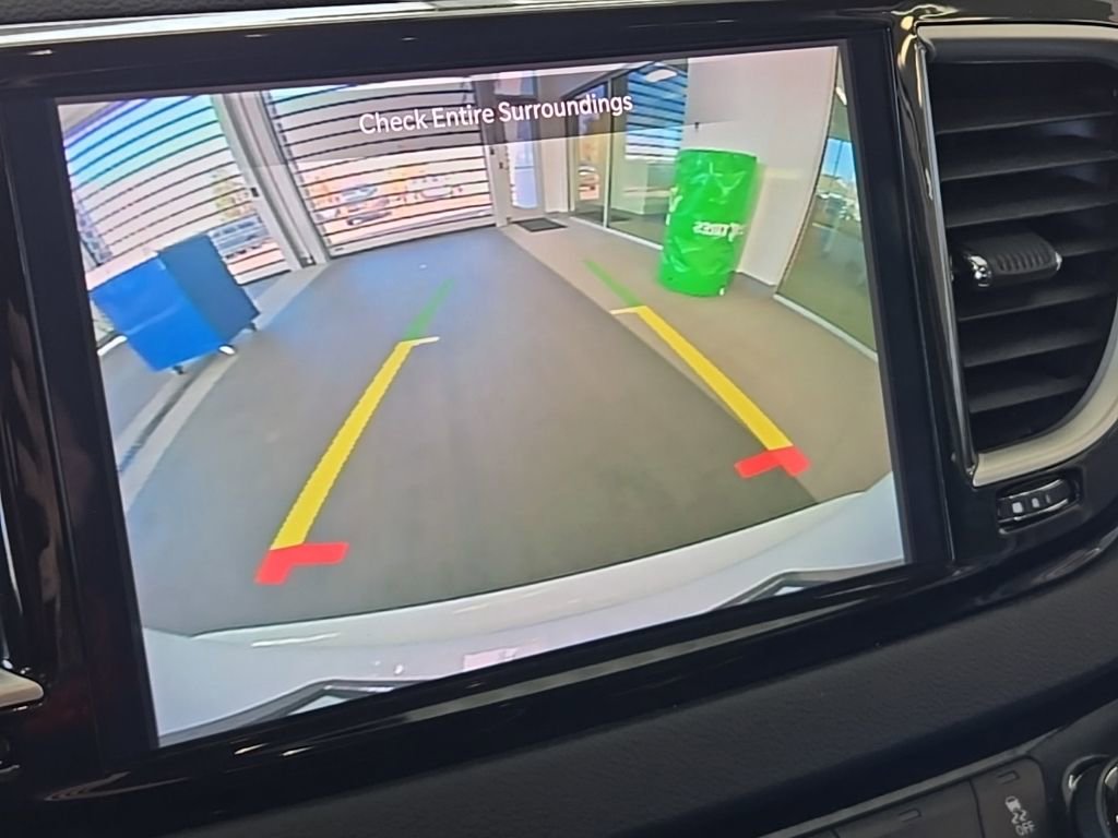 Used 2024 Chrysler Pacifica Touring-L image 30