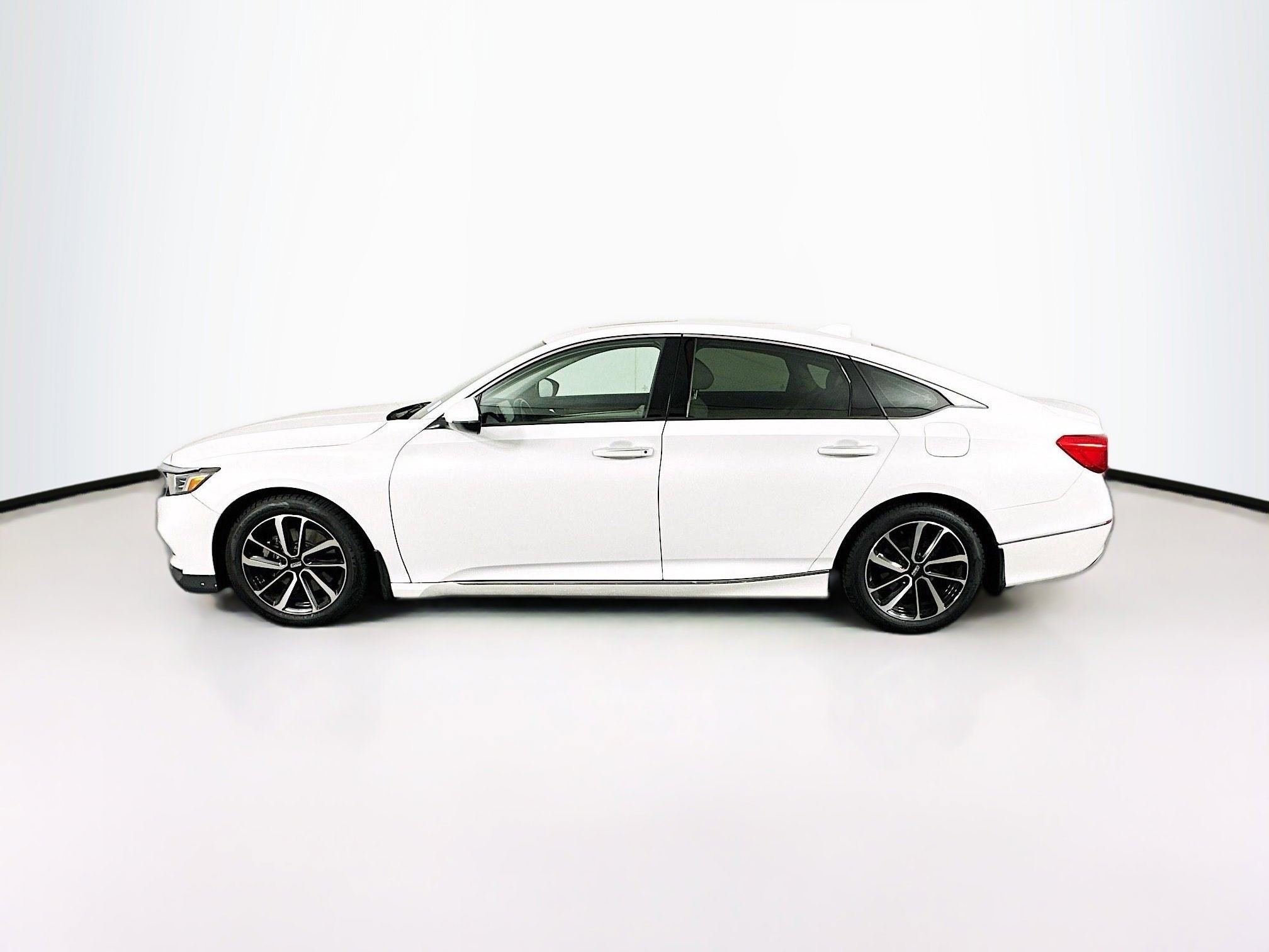 Used 2018 Honda Accord Touring image 4