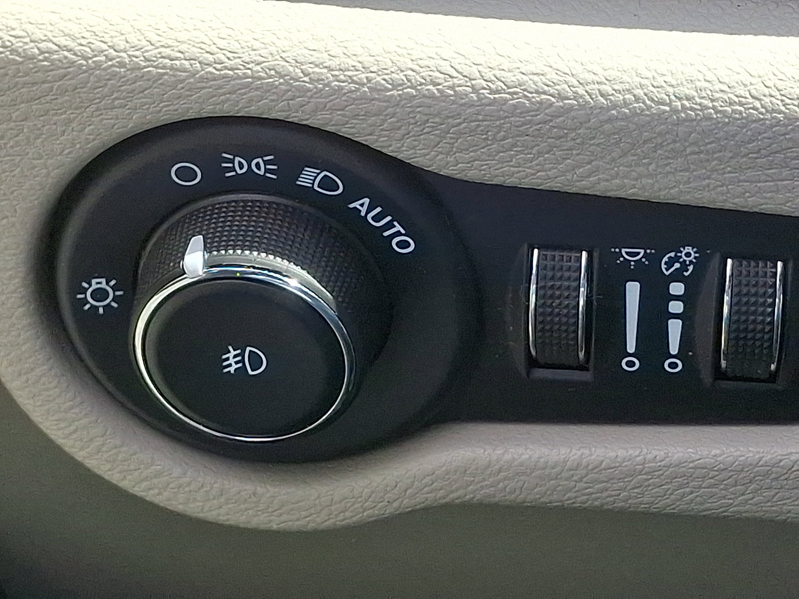 Used 2023 Chrysler Pacifica Touring-L FWD image 26