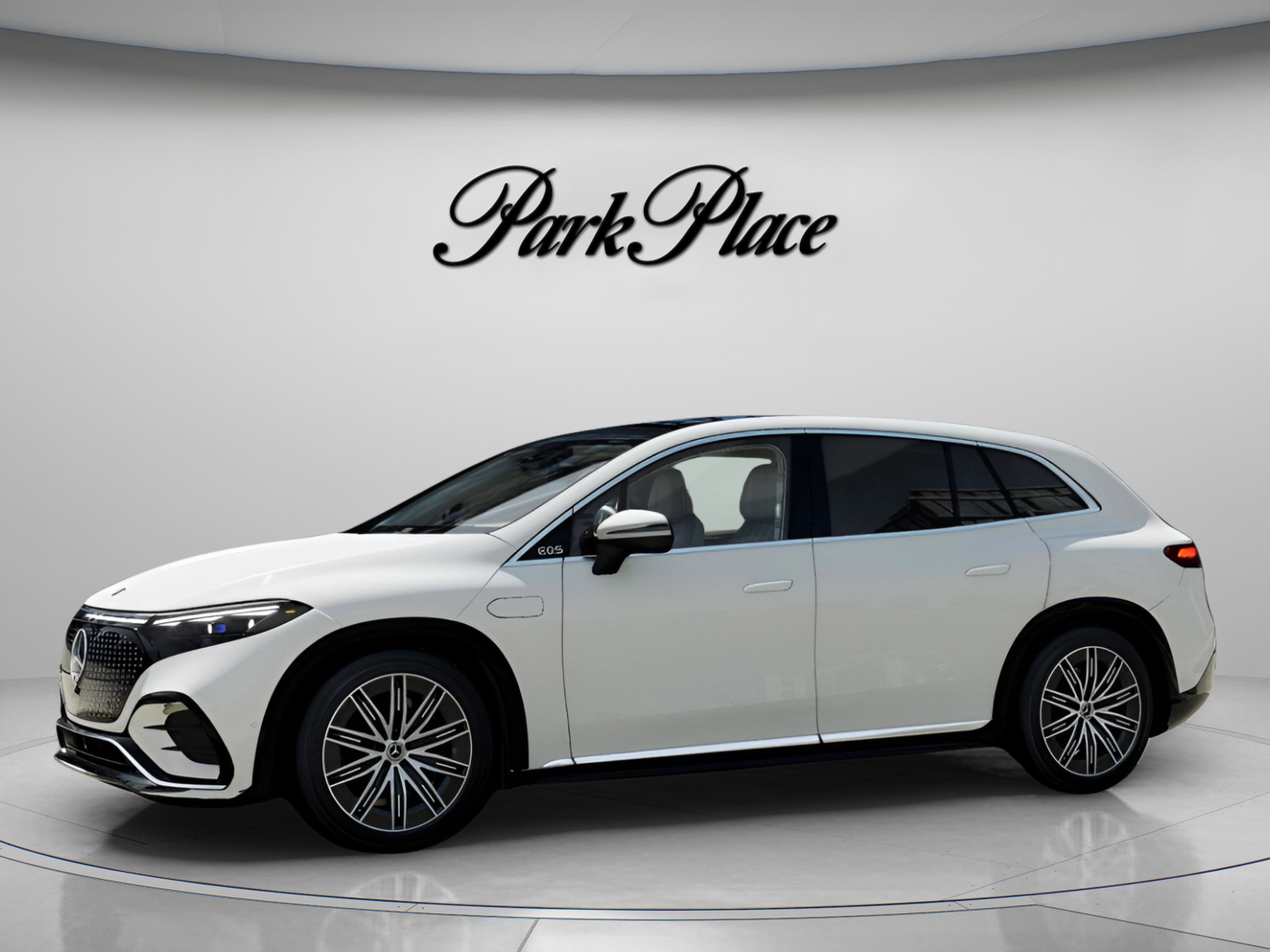 Used 2023 Mercedes-Benz EQS 580 4MATIC SUV image 3