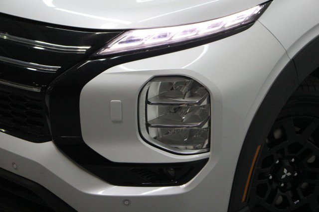 New 2026 Mitsubishi Outlander Trail Edition image 2