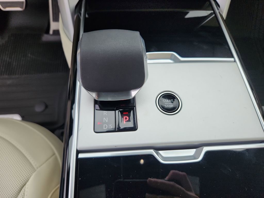 New 2025 Land Rover Range Rover SE image 16