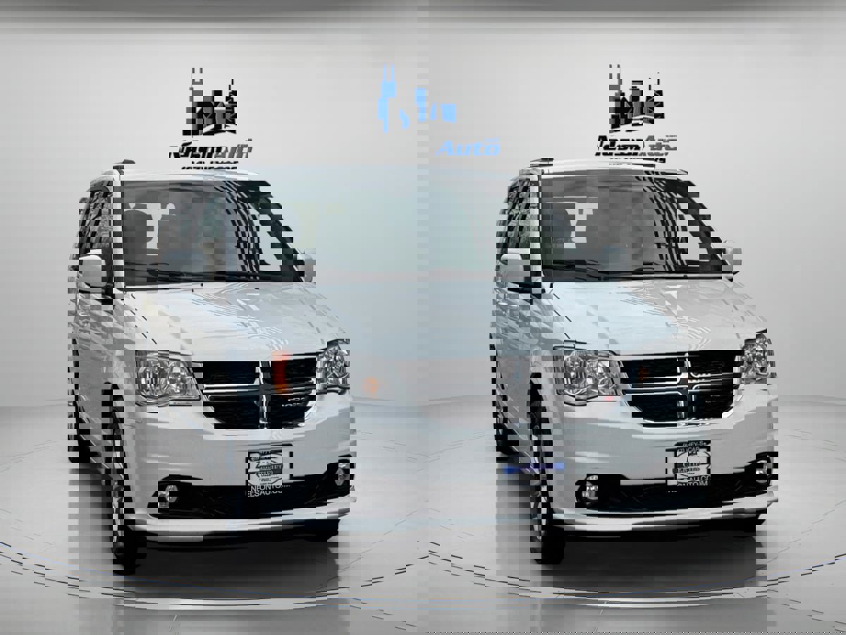 Used 2020 Dodge Grand Caravan SXT w/ Driver Convenience Group image 2