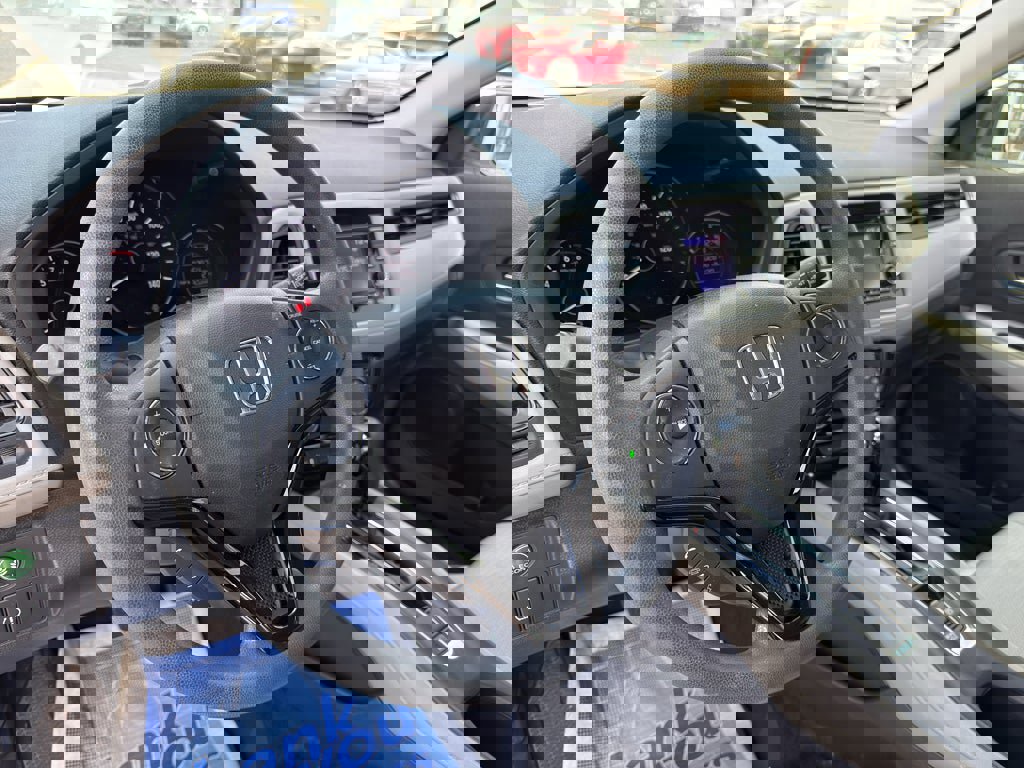 Certified 2021 Honda HR-V LX image 33