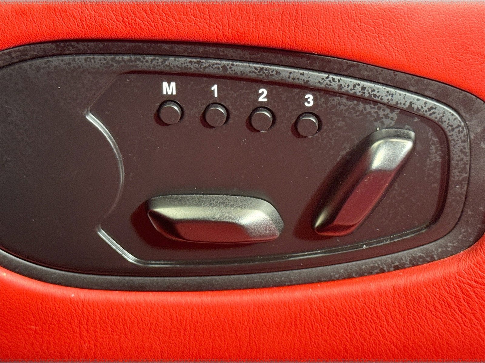 Used 2022 Aston Martin V8 Vantage Roadster image 19