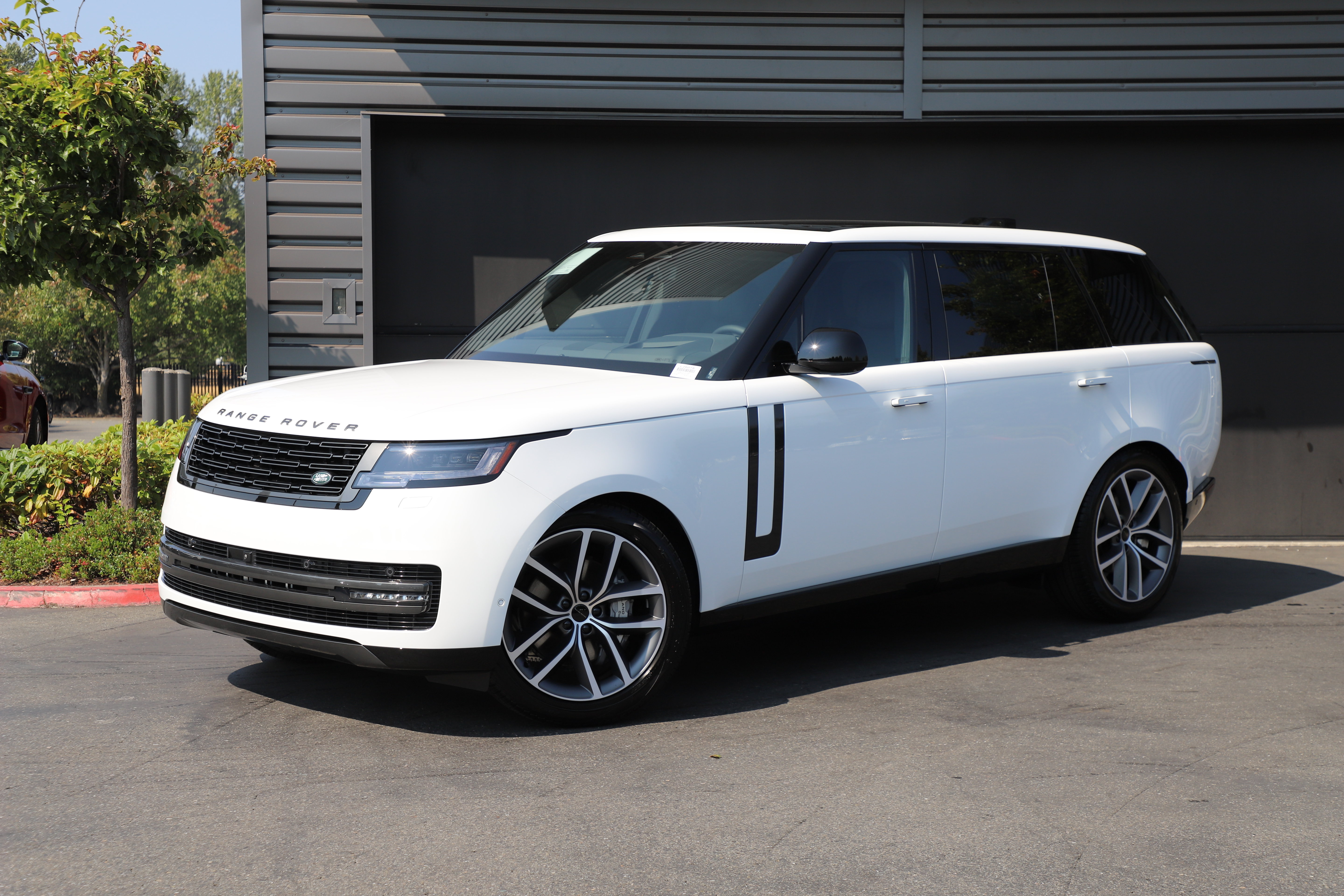 New 2026 Land Rover Range Rover Long Wheelbase SE